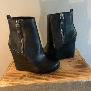 Nine West: Hart N Solo, Sz. 6.5, Wedge Bootie